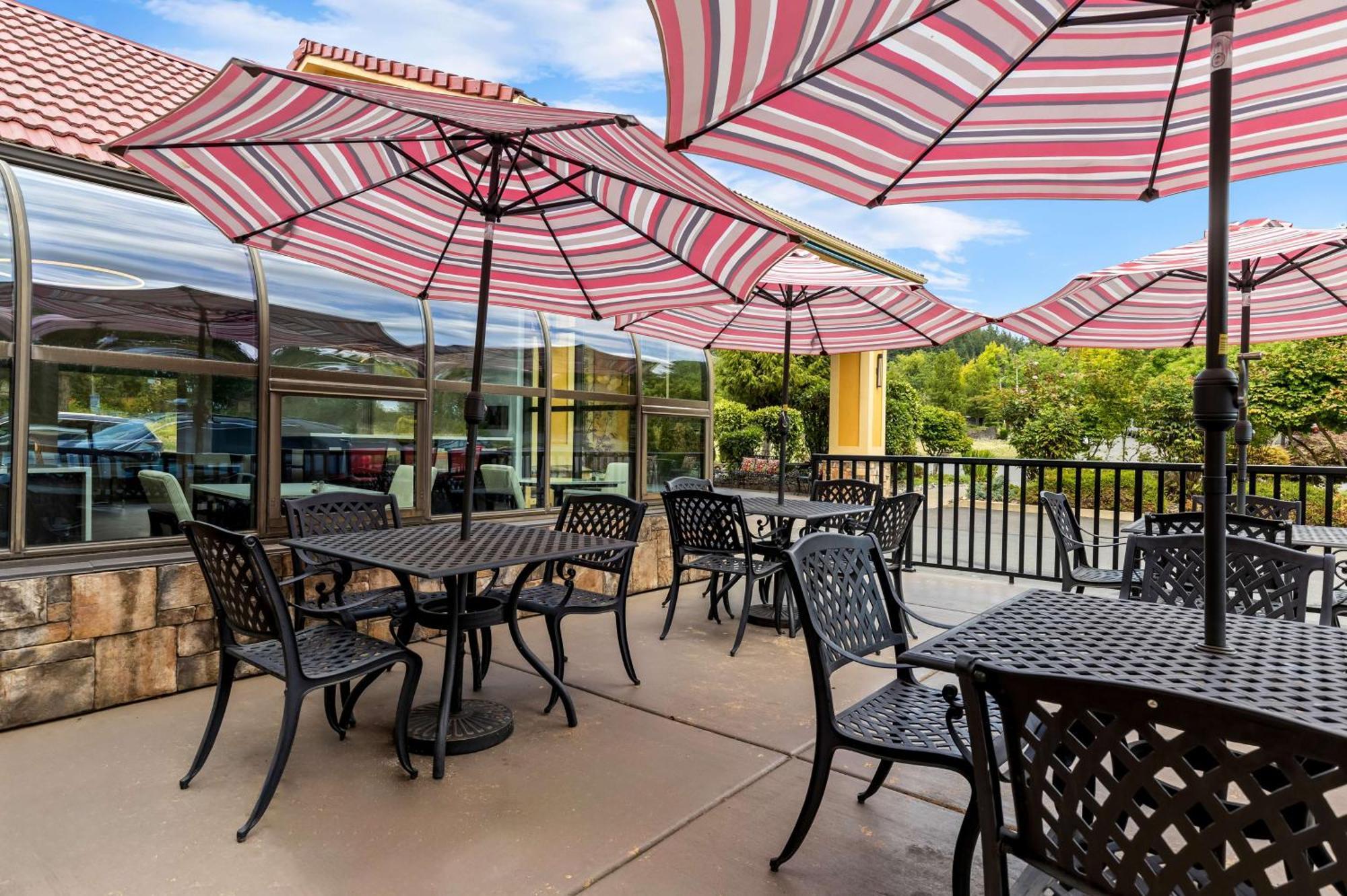 Best Western Plus Parkway Inn Wilsonville Exterior foto